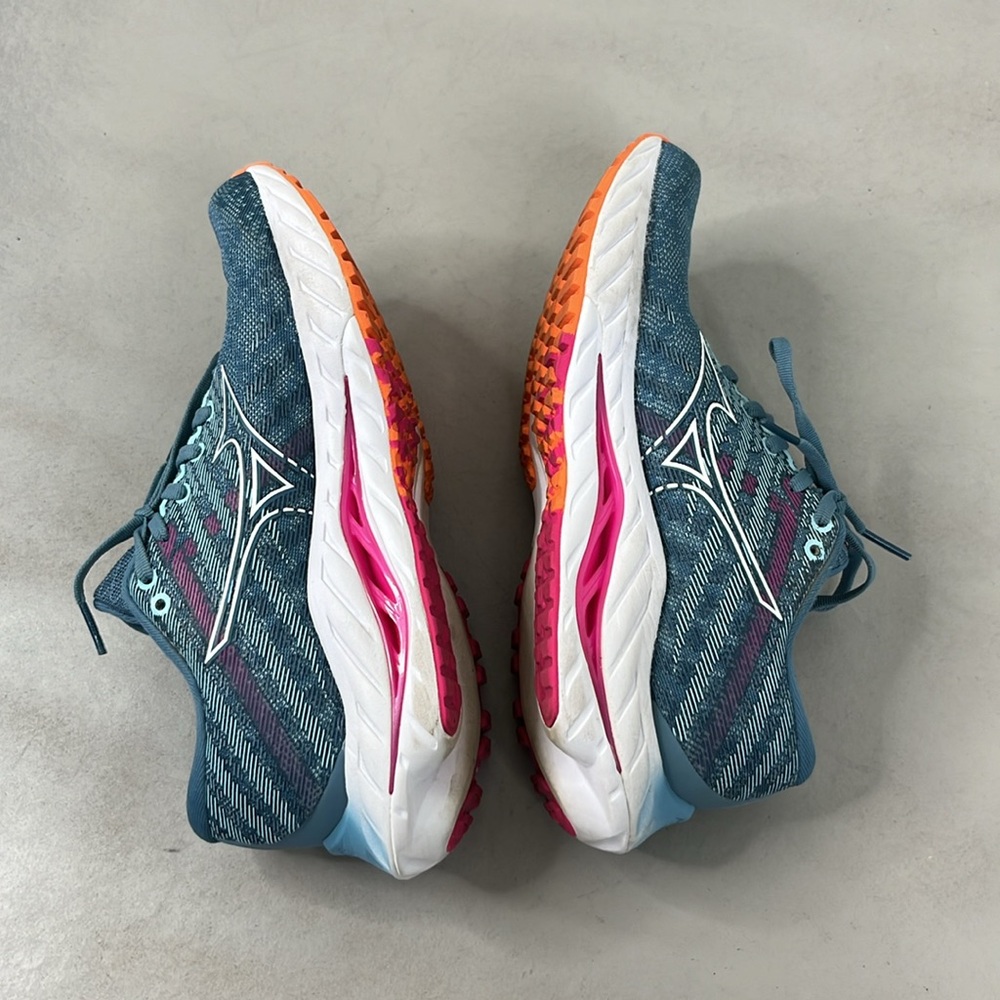 Mizuno WAVE INSPIRE 19 Running Sneakers - Picture 6 of 8
